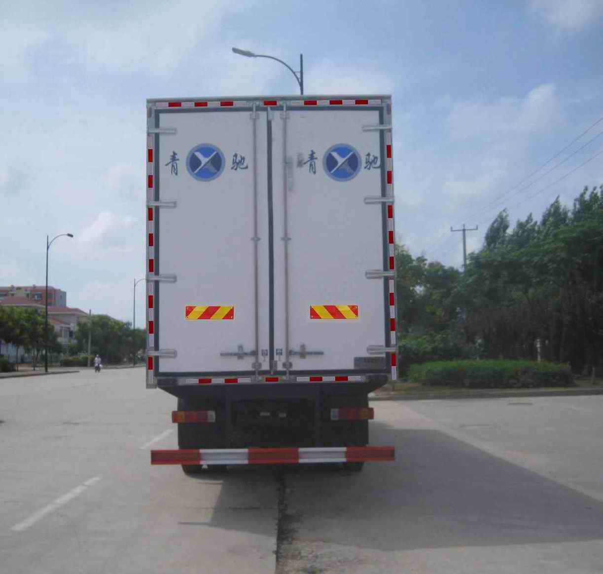 QYK5318XBW³ 
